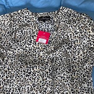 NWT Liza Byrd Gilly Top 🐆 ✨
